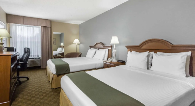 Четырёхместный номер Standard Days Inn by Wyndham Selma