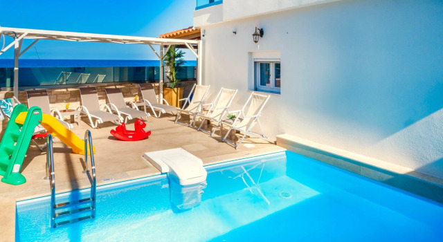 Thalassa Beachfront Villa With Private Pool, Rezerwuj Willa Hotele w Retimno z parkingiem, Parking