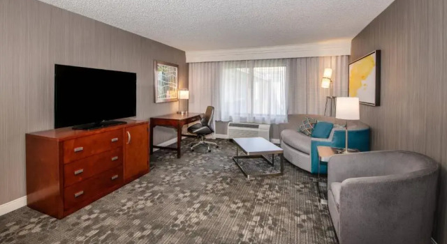 Люкс с видом на внутренний двор Courtyard by Marriott Oakland Airport