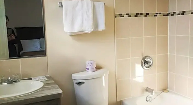 Четырёхместный номер Standard Canadas Best Value Inn-Niagara Falls