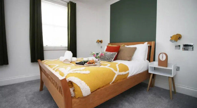 Коттедж Bath Luxury City Centre 4 Bedroom Townhouse, Sleeps 8, Easy Parking, Private Courtyard Garden, by EMPOWER HOMES