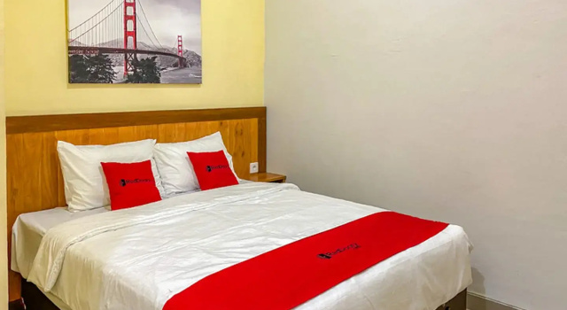 RedDoorz Syariah near Taman Bunga Adipura Sampang, Buchen Sie Hotel Sampang Jawa Timur