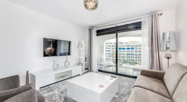 by RIVA - Incredible, Stylish 2 Bedroom Apt in Puerto Banus Gardens, Забронировать Отель Отели Марбелья с парковкой, рядом с Casino Marbella, Парковка