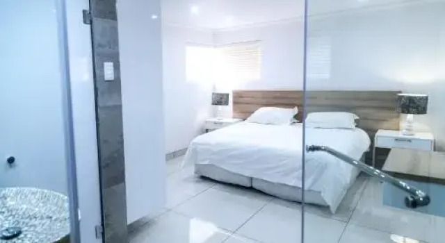 Peacehaven on Sea, Забронировать Отель Отели Уайлдернесс с бассейном, рядом с Пляж на заливе Виктория, Бассейн