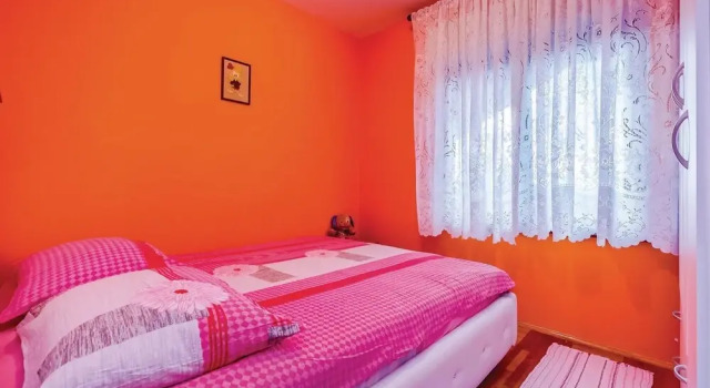 Awesome Home in Novi Vinodolski With Wifi and 3 Bedrooms, Забронировать Отель Отели Приморско-Горанской жупания с парковкой, Парковка