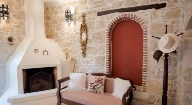 Traditional House 1 with Pool