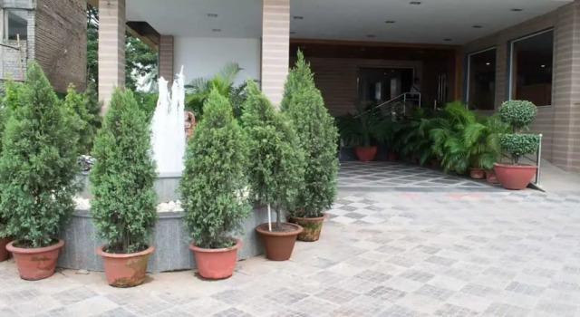 Oyo Premium Vani Vihar, Prenota Hotel Hotel a Orissa con parcheggio, Parcheggio