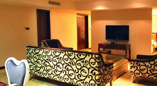 Shengbo International Hotel, Rezerwuj Hotel Hotele 4-gwiazdkowe w Jilin, 4*