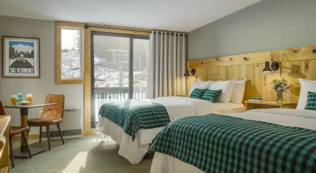 Четырёхместный номер Deluxe с балконом и с видом на горы The Inn at Bolton Valley