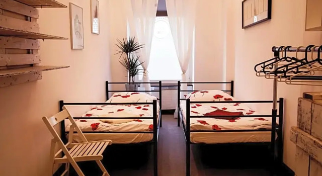 FlyFly Hostel , darmowy parking , rezerwuj przez urządzenia mobilne -10 procent, Забронировать Хостел Средместье 