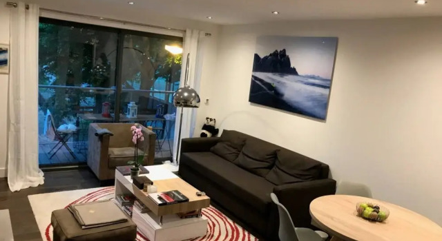 2 Bedroom Shoreditch Flat With Balcony