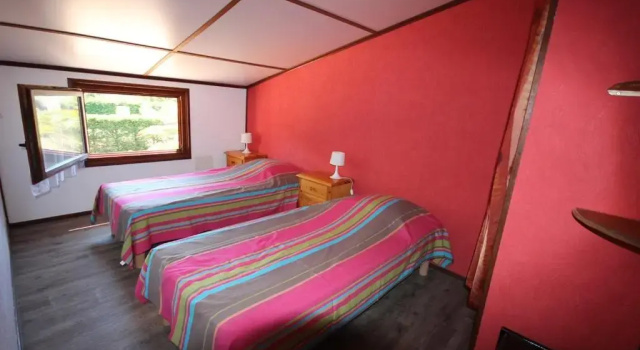 Domaine de vacances à 600m de la plage villa 3 chambres climatisées 7 couchages WIFI terrasse parking animations et piscines en supplément LRPDSR8, Varaa Villa Hotellit Canal du Midi pysäköinnillä, Pysäköinti