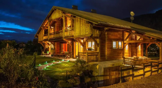 Simply Morzine - Chalet Central, Забронировать Шале Бизнес-отели Морзин, рядом с Горнолыжный подъемник Мас Вержю, 4* 5*