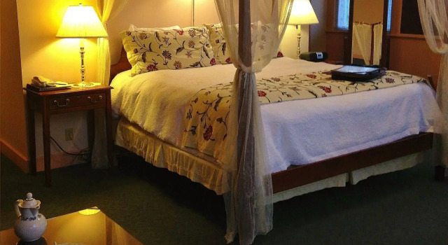 Chambery Inn, Забронировать Отель «постель и завтрак» Ли 