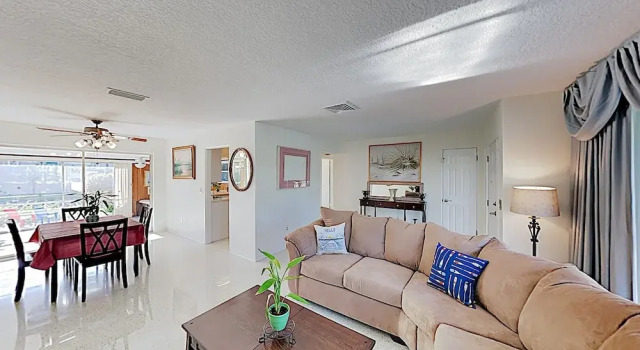 New Listing! Canal-front Escape W/ Private Yard 3 Bedroom Home, Rezerwuj Dom wakacyjny Bay Pines Pinellas County