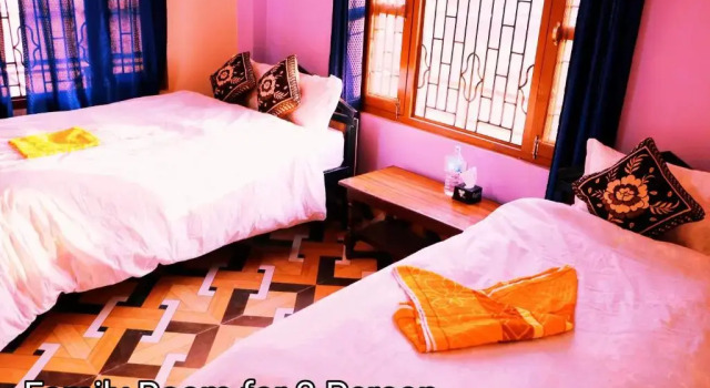 Трёхместный номер Standard с балконом и с видом на сад Hotel National Park Sauraha- Homely Stay and Peaceful Location with Jungle Safari arrangements
