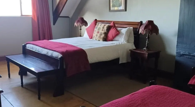 Четырёхместный семейный номер Standard с видом на горы Drakensberg Mountain Retreat