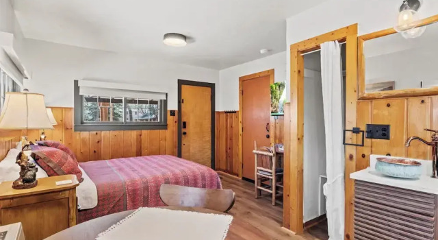 Standard Zimmer Timber Lodge Cabin 02