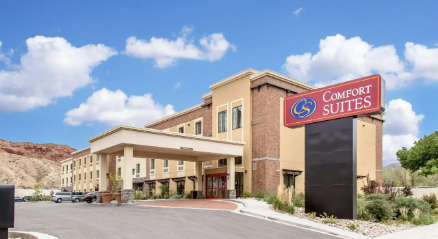 Четырёхместный номер Standard Comfort Suites Moab near Arches National Park