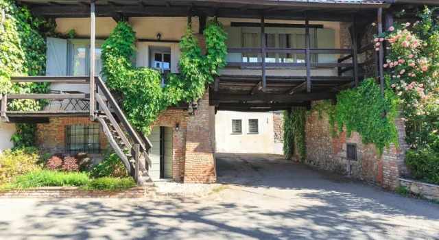 Cascina del Tempo Sospeso, Boek Hotel Hotels in Bogogno met parkeren, Parkeren