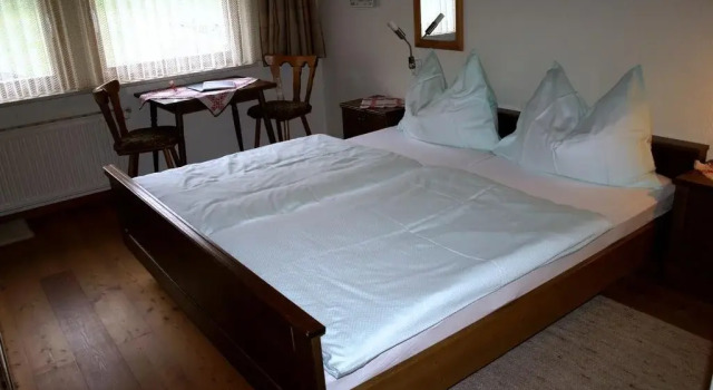 Gästehaus Hubertus, Rezerwuj Hotel Hotele w Karyntia z parkingiem, Parking