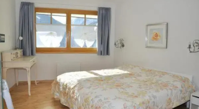 Trü-Sura Nr. 7, Book Hotel Scuol Grisons