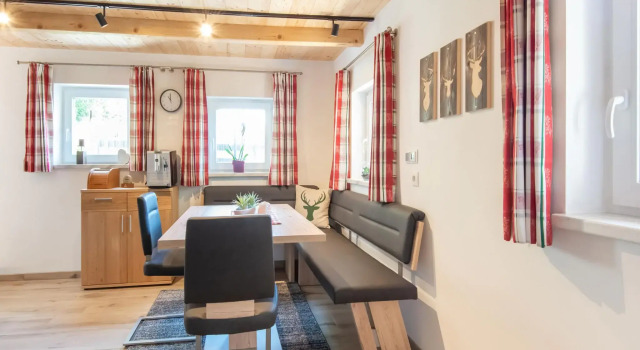 Alpine Holiday Home in Bramberg am Wildkogel with Garden, Rezerwuj Apartament Hotele w Salzburg z parkingiem, Parking