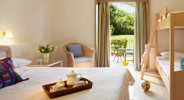 Номер Семейный Первый этаж с видом на сад Grecotel Meli Palace