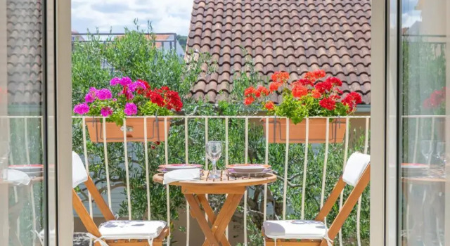 Студия с балконом APARTMENTS4YOU SUPETAR 1,2,3&4 -the BEST and MOST POPULAR apartments for DISCOVERING the island