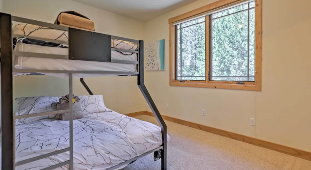 Коттедж Close to Slopes: Forest-view Gem in Lake Tahoe