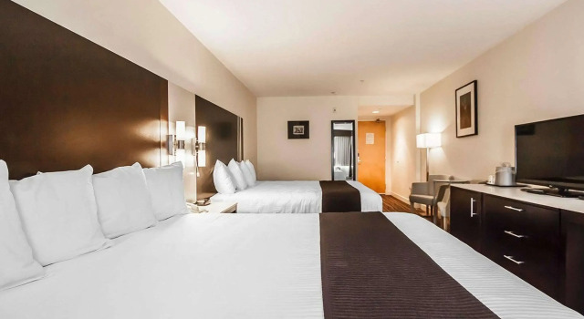 Comfort Hotel Vancouver Airport