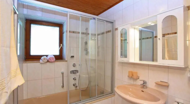 Апартаменты с 3 комнатами с балконом Gästehaus Enzian