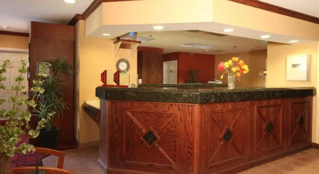 Residence Inn Flint, Забронировать Отель Флинт штат Мичиган