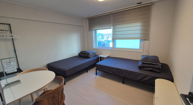 J2 Us, Boek Hotel Seoel Republiek Korea