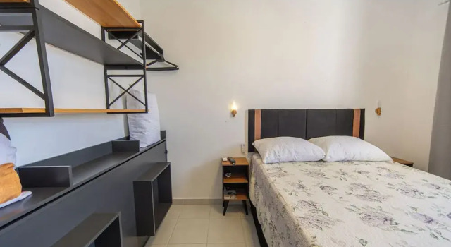 Apto com Ar e 2 Dorm na Vila Mirim Perto da Praia