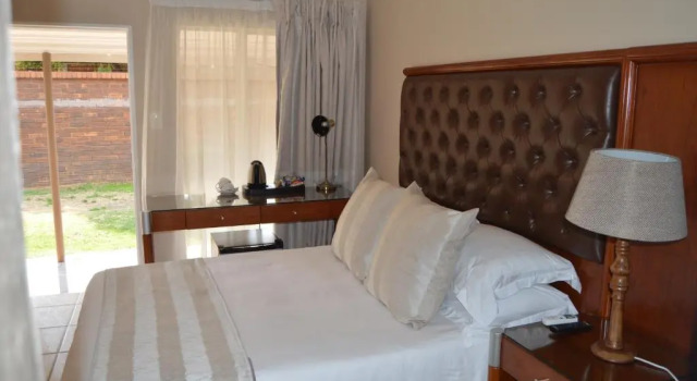 Семейный номер Standard Airport Gardens Boutique Hotel
