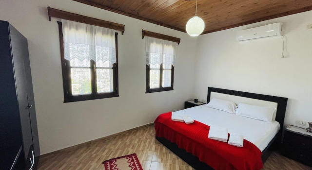 Номер Classic Denis House 1930 Cozy Private Rooms with Authentic Charm