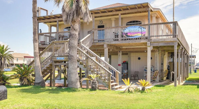 Intracoastal Views & Deck: Surfside Beach Home, Varaa Lomakoti Mökit kohteessa Houston, Mökki
