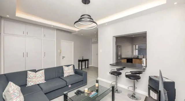 Spacious 1 Bedroom Apartment in Claremont With Great Views, Забронировать Апартаменты/квартира Апартаменты Кейптауна, рядом с Больница «Лайф Кингсбери», Апартаменты/квартира