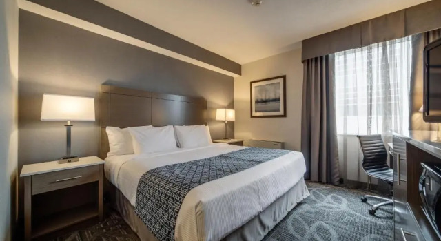 Двухместный номер Monte Carlo Inn Airport Suites