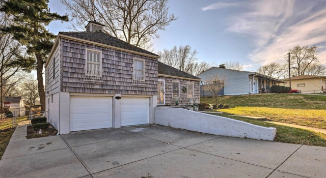 Cozy Kansas City Home w/ Yard - 9 Mi to Dtwn!, Prenota Hotel Kansas City 