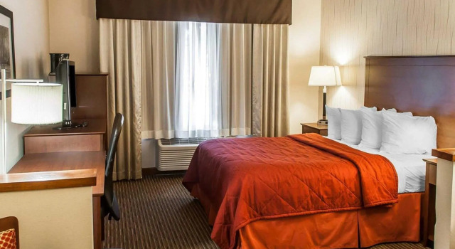 Люкс Quality Inn & Suites University Fort Collins