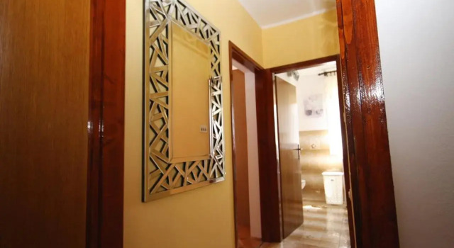 Two bedroom apartment, nice neighborhood, free parking, WiFi