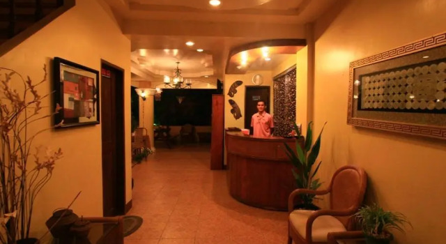 Mount Tapyas Hotel