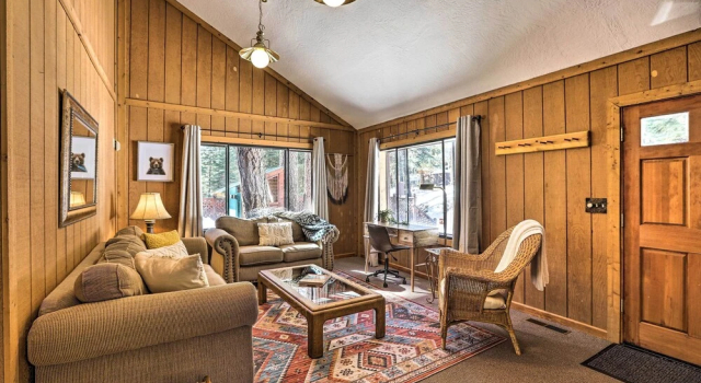 Tahoe Vista Cabin w/ Deck: 1 Mi to Kings Beach!, Забронировать Отель Отели Тахо-Виста 3 звезды, 3*
