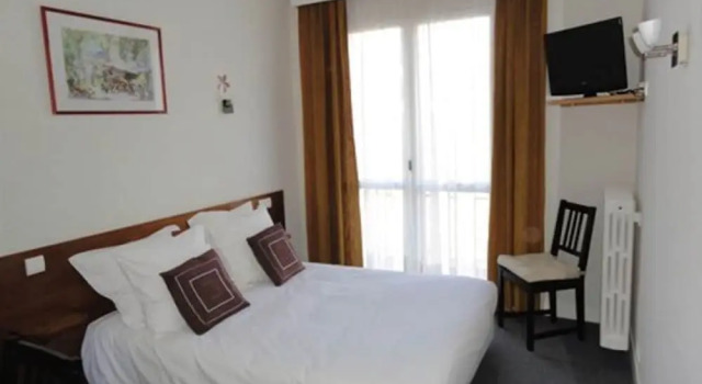 Двухместный номер Classic Logis Hôtel AMBROISE