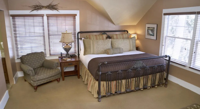 Lara House Bed and Breakfast