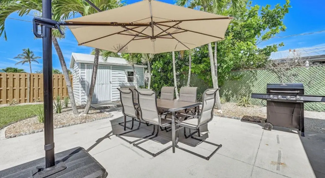 Коттедж Steps to Englewood Beach: Home w/ Outdoor Oasis!