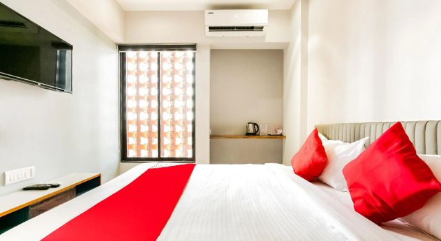 OYO Flagship 77714 Primma INN, Забронировать Отель Отели штата Махараштры 3 звезды, 3*