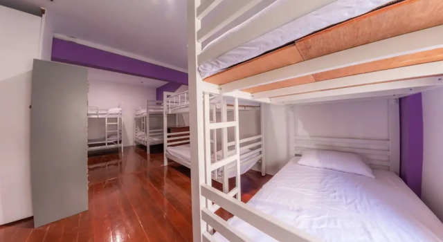 Кровать в общем номере The Nice Patong Hotel